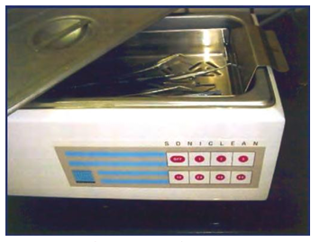 Khử trùng trong chỉnh nha Hình 1 Máy làm sạch siêu âm (Ultrasonic cleaner) 